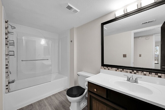 Building Photo - $1,320.95- 1 bed, 1 bath located in Colorado Spring with New In Unit Laundry!