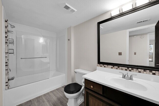 Building Photo - $1,375 - 1 bed, 1 bath located in Colorado Spring with New In Unit Laundry!