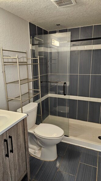 Main Bathroom - 309 Avanda Ct