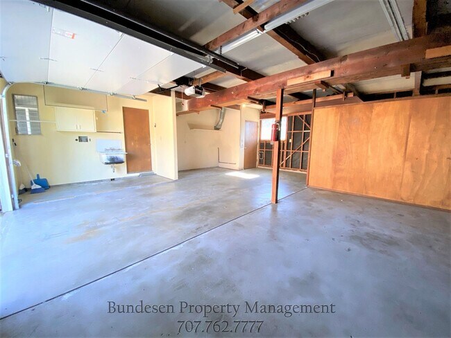 Building Photo - 1303 Hexem Ave