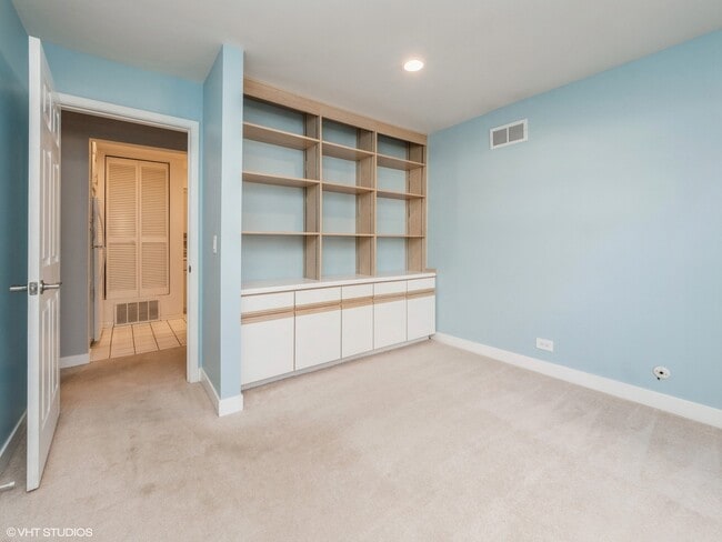 Building Photo - 550 Shorely Dr