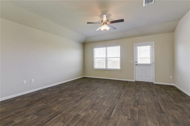 Building Photo - 401 Cassandra Dr