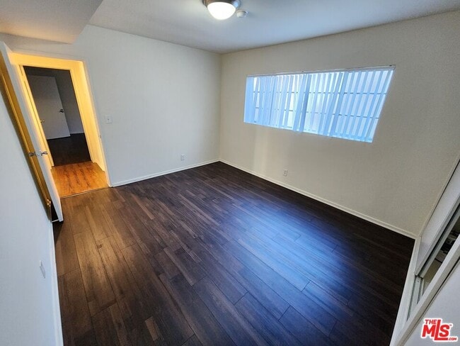 Building Photo - 1013 N San Vicente Blvd