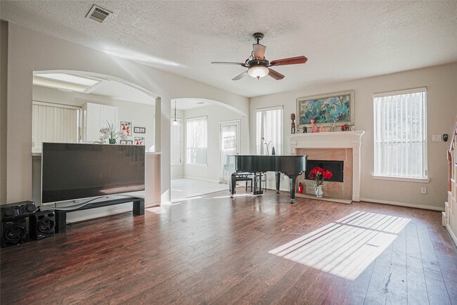 Building Photo - 3706 Heritage Colony Dr