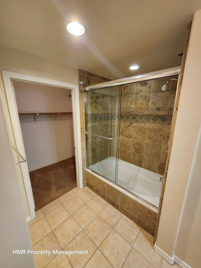 Building Photo - 2 bed 2.5 bath condominium at Lake at Waln...