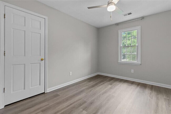Building Photo - 773 Huntington Way NW