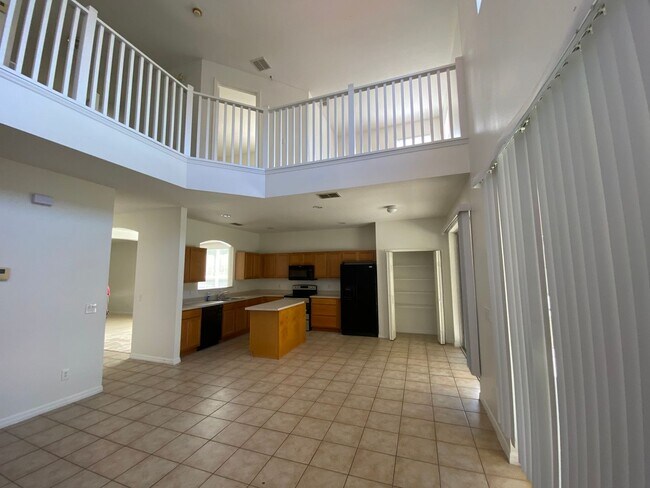 Building Photo - Large home in gated community of Aviana Resort