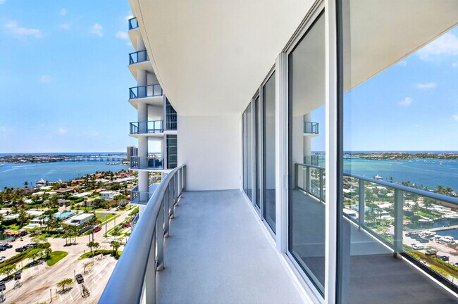Building Photo - 220 Lake Shore Dr