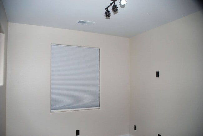 Building Photo - Rancho Bravo Single Story 4 BR/2 Bath/2 Car Garage in South Reno