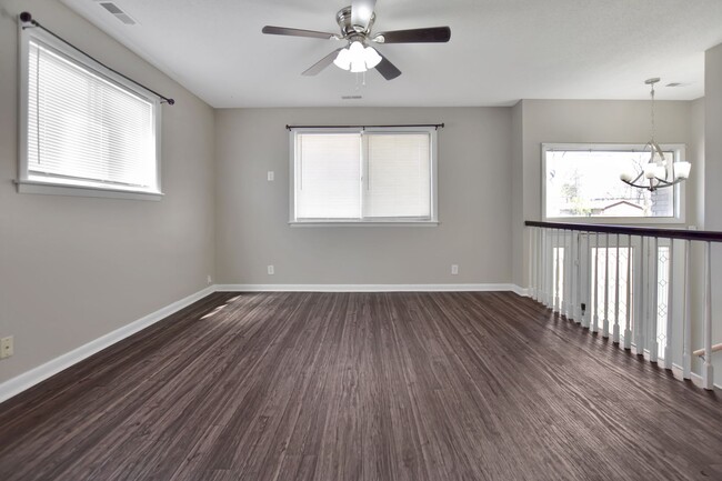 Building Photo - Pet Friendly Three Bedroom!