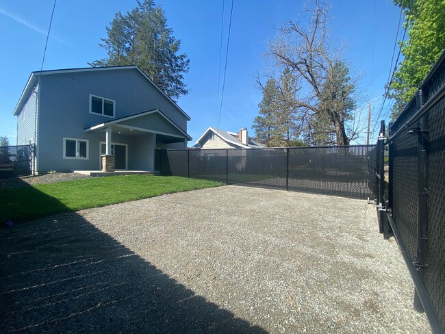 Building Photo - 3013 E 36th Ave