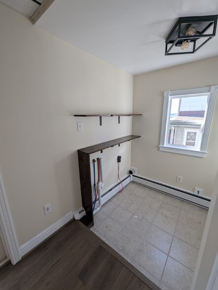 Building Photo - 228 N School St