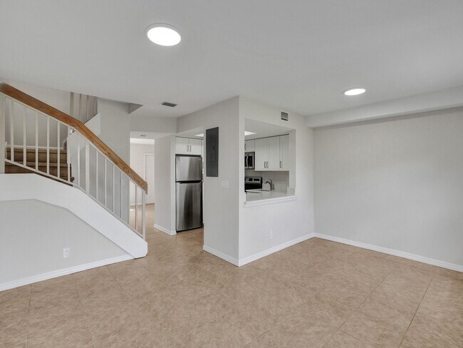 Building Photo - 8503 NW 35th Ct