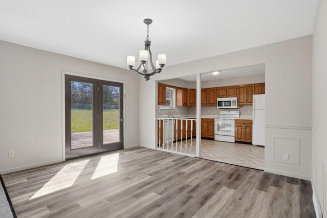 Building Photo - 5561 Waterfront Dr N