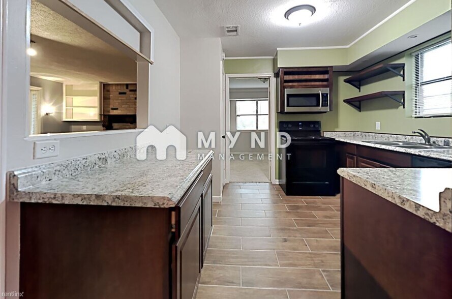 Kitchen - 10019 Golden Sunshine Dr