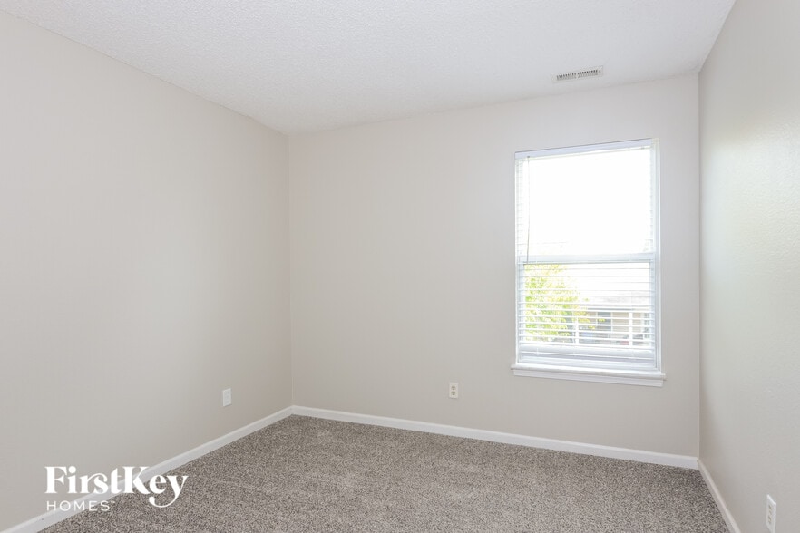 Building Photo - 1319 Freemont Ln