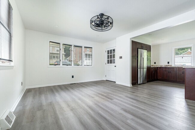 Building Photo - 518 Bloomfield Ave