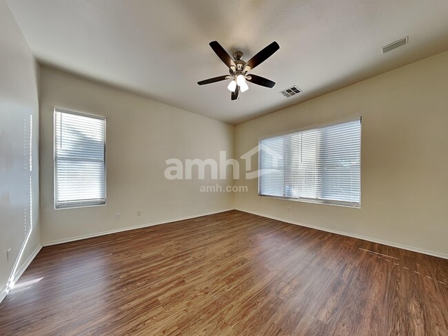 Building Photo - 8027 W Clara Ln