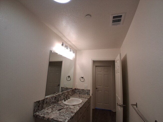 Building Photo - 3016 Lake Park Ct