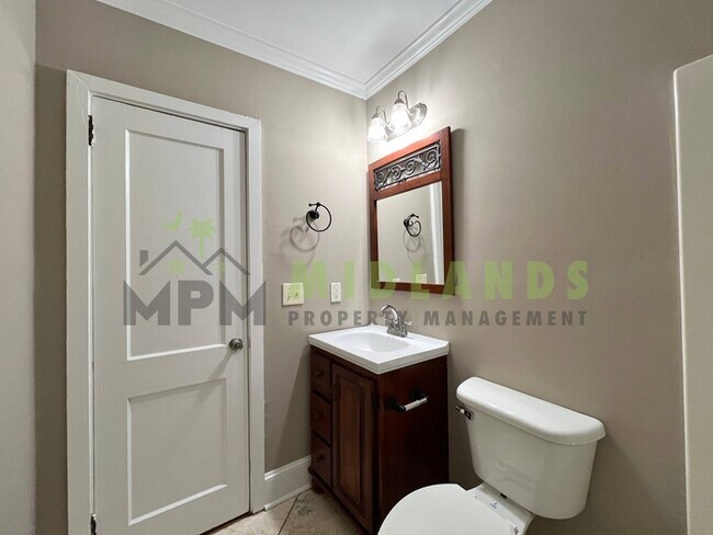 Building Photo - 2728 Holt Dr