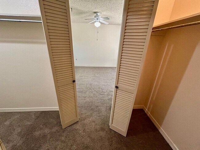 Building Photo - Spacious 3BR/2.5BA Retreat in Briarwood Estates – 3,000 Sq Ft, Updated & Full of Character!