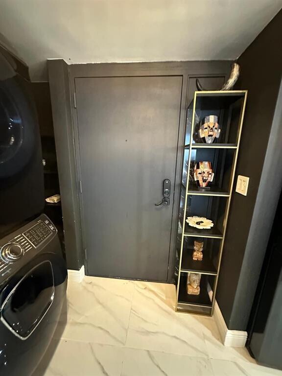 Building Photo - 7601 E Treasure Dr