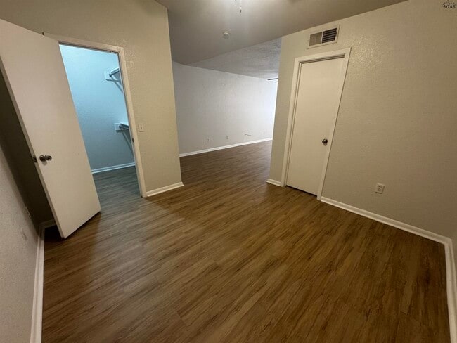 Building Photo - 4621 Johnson Rd