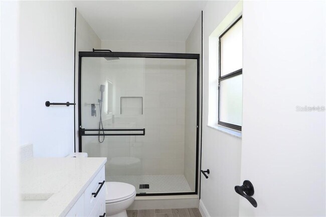 Building Photo - 620 Heraldo Ct