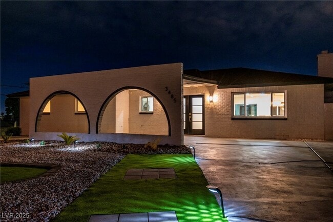 Building Photo - 3485 Shamrock Ave