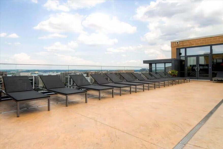 Building Photo - 1405 S Fern St