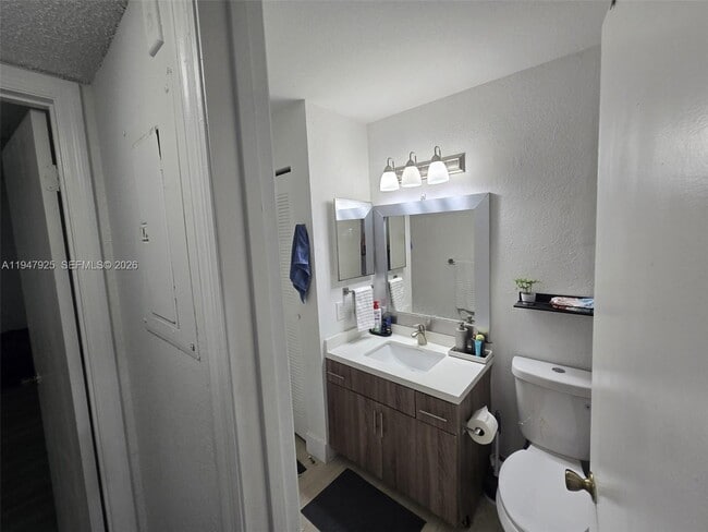 Building Photo - 12840 Vista Isles Dr