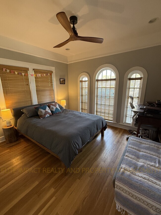 Building Photo - 2548 E 3rd St