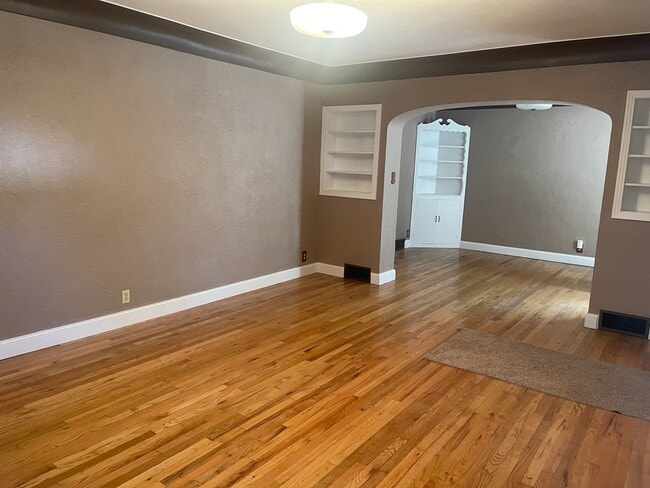 Building Photo - 749 Alderson Ave
