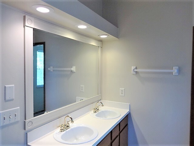 Building Photo - 5100 Renmill Dr