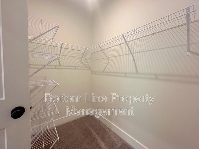 Building Photo - 9542 Munsing Dr