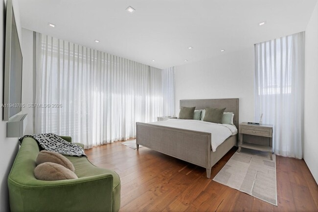 Building Photo - 819 2nd St