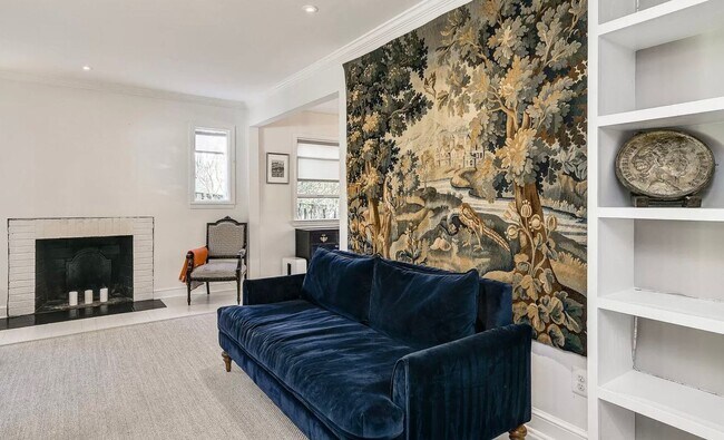 Building Photo - Sassy on Sangamore - 3 BED + 2 FB Av. Earl...