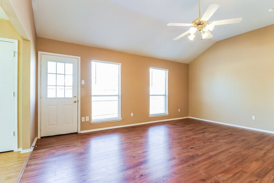 Building Photo - 1101 Darren Dr