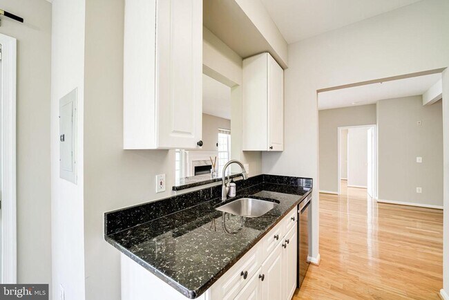 Building Photo - 5982 Founders Hill Ct