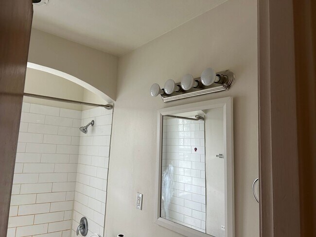 Building Photo - 6622 Ravenal Ct