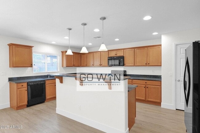 Building Photo - 4 Bed/ 2.5 bath - Beautiful Single Family ...