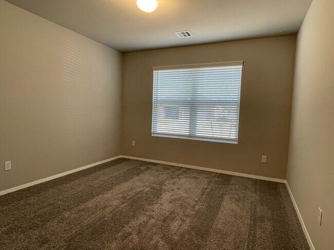 Building Photo - Wonderful Home in El Reno! 4 Bedrooms, 2 Bathroom