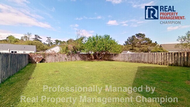 Building Photo - Immaculate 3 BD/2 BA Home w/Vaulted Ceilings, LVP Flooring and Fenced Yard