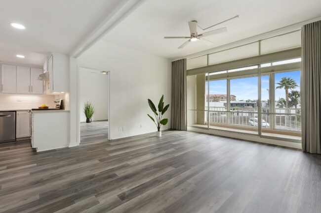 Building Photo - 4600 Ocean Dr