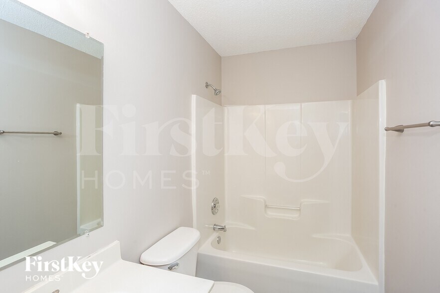 Building Photo - 2192 Mallard Pointe Dr