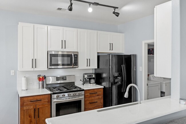 Building Photo - 103 Hoya Ln