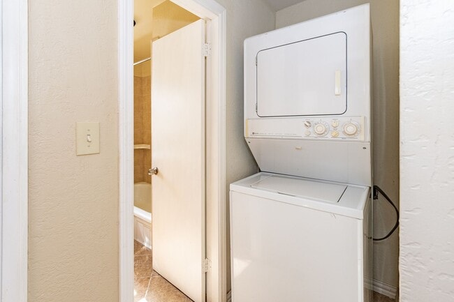 Building Photo - 2 bedroom home for lease!