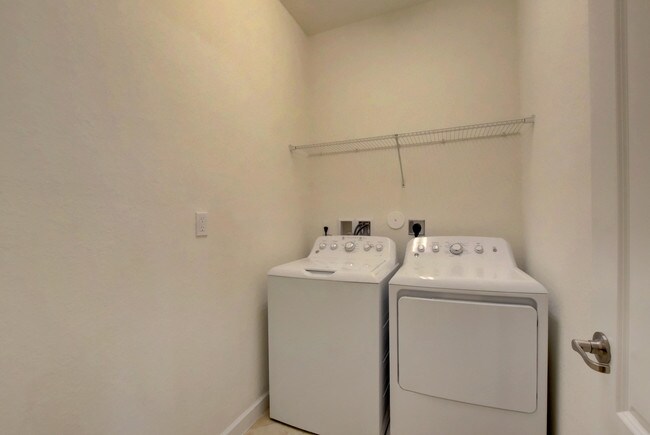 Building Photo - 4568 Willow Basin Wy