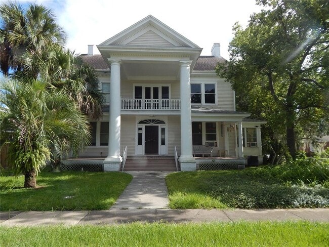 Primary Photo - 720 W Verona St