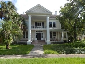 Building Photo - 720 W Verona St